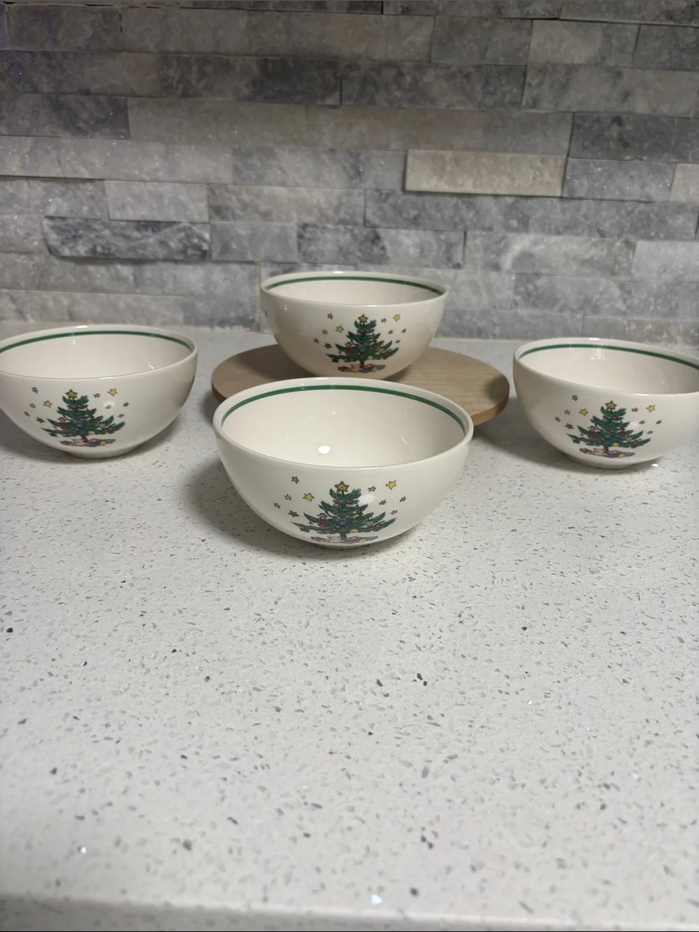 Nikko Japan Happy Holidays Christmastime Bowl Set of 4 Festive Tree Presents